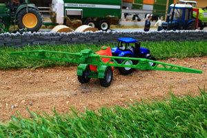 1668 SIKU 187 SCALE NEW HOLLAND TRACTOR WITH CROP SPRAYER