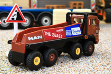Load image into Gallery viewer, 1686 SIKU 1-87 SCALE MAN 8X8 TRIALS TRUCK - REAR VIEW