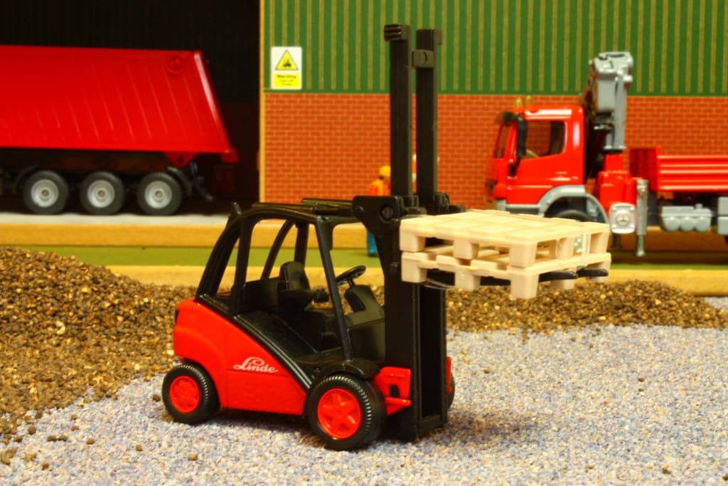 1722 SIKU 1:50 SCALE LINDE FORK LIFT TRUCK – Brushwood Toys
