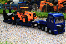 Load image into Gallery viewer, 1790 SIKU 187 SCALE MAN LOW LOADER LORRY WITH JCB WHEELED LOADER