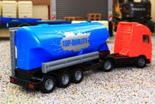 Load image into Gallery viewer, 1795 SIKU 1:87 SCALE VOLVO ARTICULATED LORRY WITH BULK MATERIALS TANK - REAR VIEW