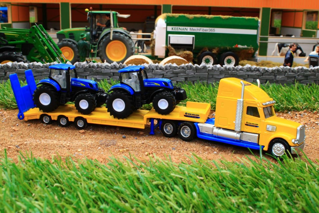 1805 Siku 1:87 Scale Truck with 2 x New Holland Tractors
