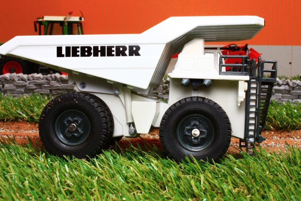 1807 Siku 187 Scale Liebherr T264 Mining Truck Tractors And Machinery (1:87 Scale)
