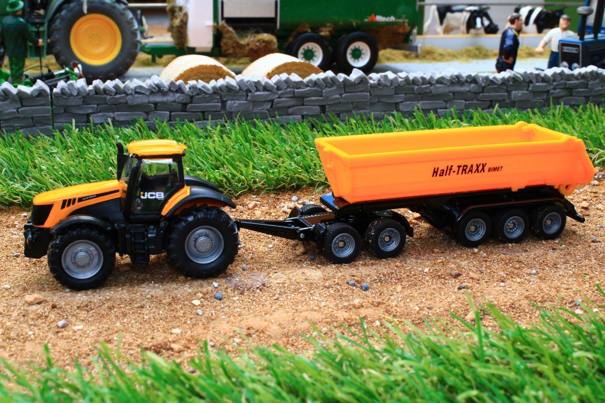 1858 Siku 1:87 Scale JCB Tractor with Articulated Tipping Trailer