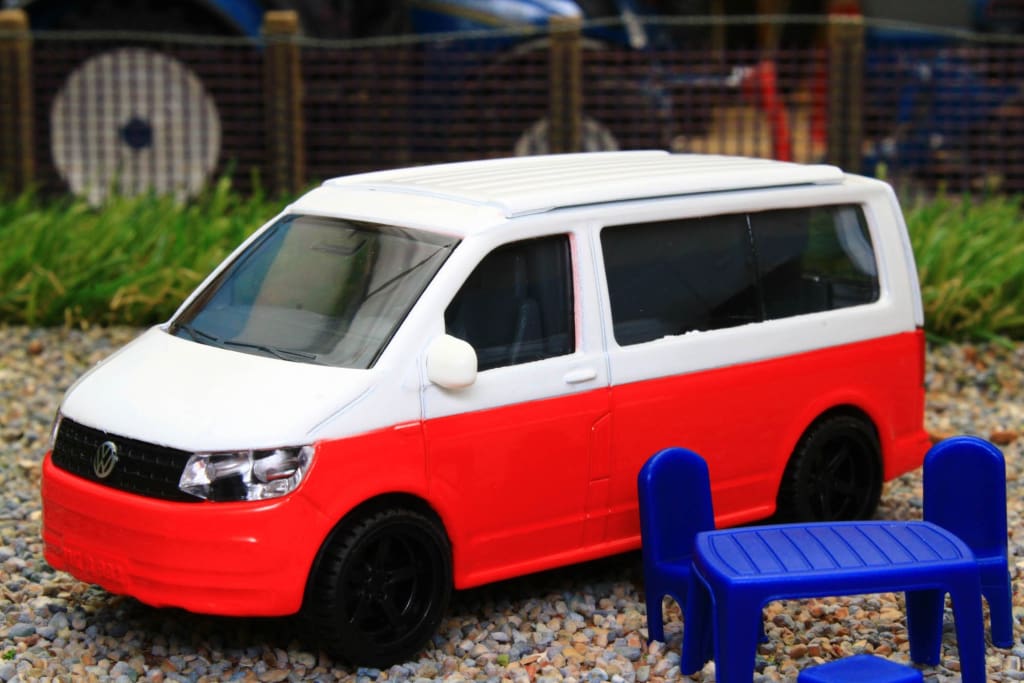 Modellino VW T6 California Camper SIKU 1:50 - Rosso/Bianco, Con Tetto Pieghevole E Accessori - Foto 9