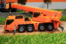 Load image into Gallery viewer, 2110 SIKU 1:55 SCALE EIGHT WHEELED MOBILE CRANE