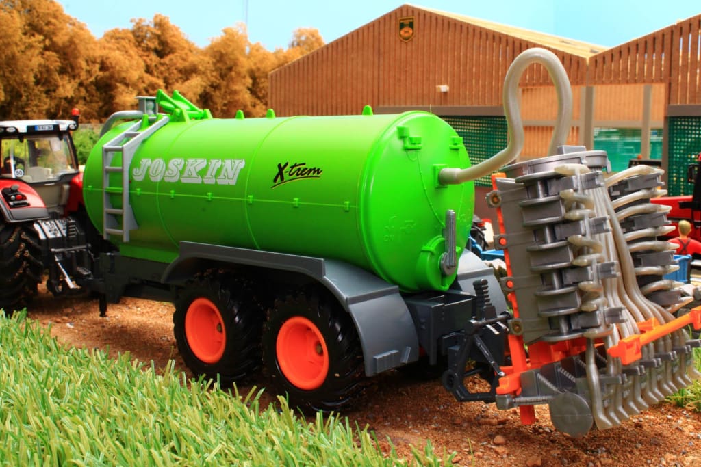 2270 Siku Joskin Vacuum Tanker with Injector – Brushwood Toys