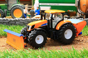 2940 SIKU 150 SCALE NEW HOLLAND T7070 TRACTOR WITH SNOW PLOUGH AND SALT SPREADER