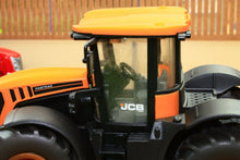 Load image into Gallery viewer, 3288 Siku Weathered Jcb Fastrac 4000 Weathered Models (1:32 Scale)
