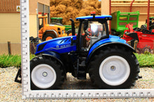 Load image into Gallery viewer, 3291 Siku 132 Scale New Holland T7.315 4WD Tractor