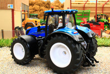 Load image into Gallery viewer, 3291 Siku 132 Scale New Holland T7.315 4WD Tractor