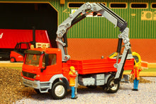 Load image into Gallery viewer, 3534 SIKU 150 SCALE MERCEDES ATEGO TRUCK WITH CRANE AND 2 WORKMEN
