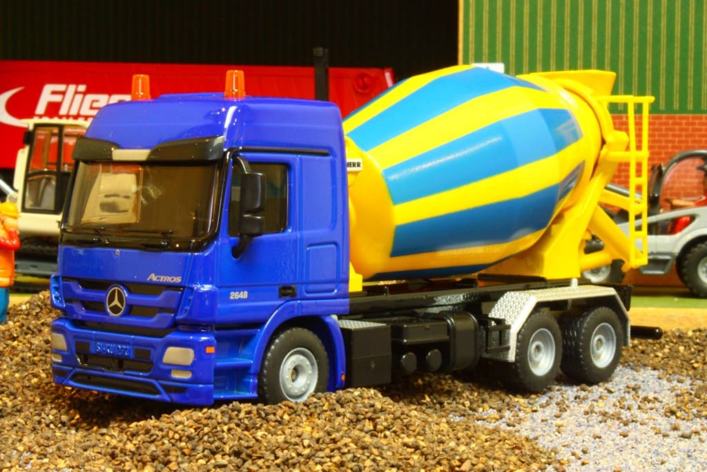 3539 SIKU 1:50 SCALE MERCEDES ACTROS CEMENT MIXER – Brushwood Toys
