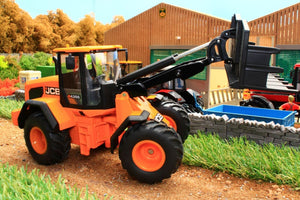 3663 SIKU JCB 435S WHEELED LOADER (WITH REMOVABLE ATTACHMENT)