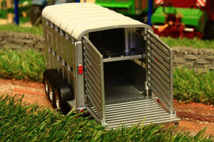 40710A1 Britains Ifor Williams Livestock Trailer With Two Decks Tractors And Machinery (1:32 Scale)