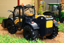 Load image into Gallery viewer, 42363 Britains New Holland TH 7-42 Telehandler - rear left view