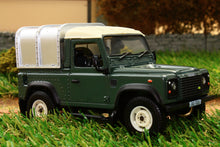 Load image into Gallery viewer, 42732A1 Britains Landrover In Green Tractors And Machinery (1:32 Scale)