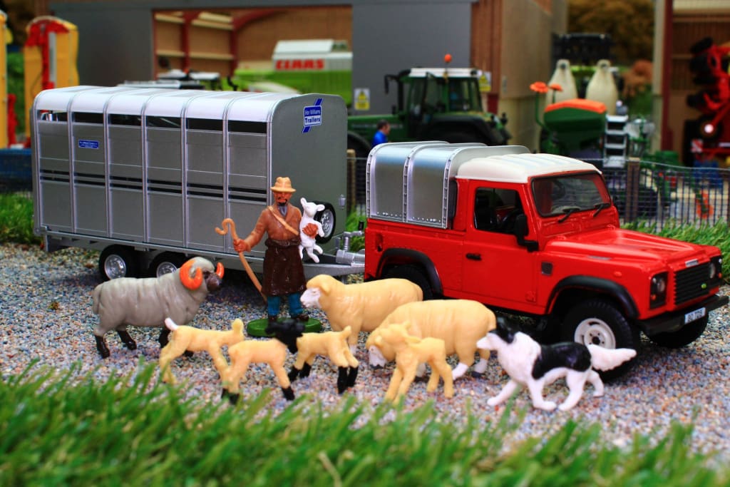 Toy Farm Land Rover 43138A1 Britains Land Rover With Ifor Williams Trailer, Sheep, Shepher ...