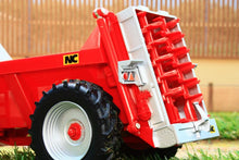 Load image into Gallery viewer, 43181 Britains Nc Rear Discharge Manure Spreader Tractors And Machinery (1:32 Scale)
