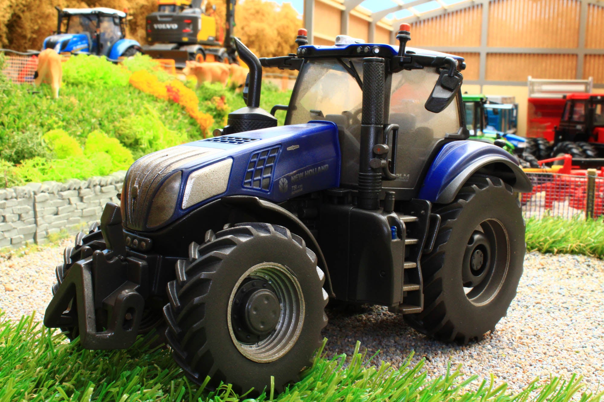 43216(w) WEATHERED BRITAINS NEW HOLLAND T8.435 TRACTOR – Brushwood