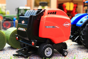 43233 BRITAINS KUHN VB 3160 ROUND BALER WITH 2 ROUND BALES