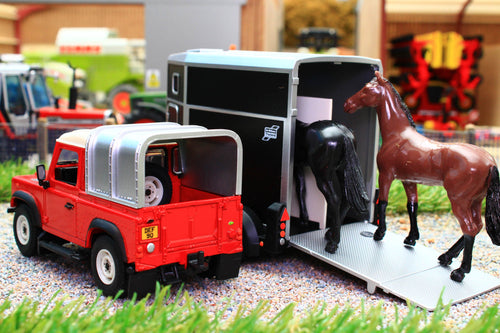 43239 Britains Land Rover Defender 90 with Ifor Williams Horsebox and Horses