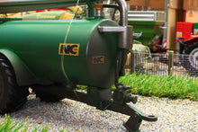 Load image into Gallery viewer, 43253(w) WEATHERED BRITAINS NC SLURRY TANKER ROADSIDE IN GREEN