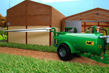 Load image into Gallery viewer, 43253 BRITAINS NC SLURRY TANKER ROADSIDE IN GREEN