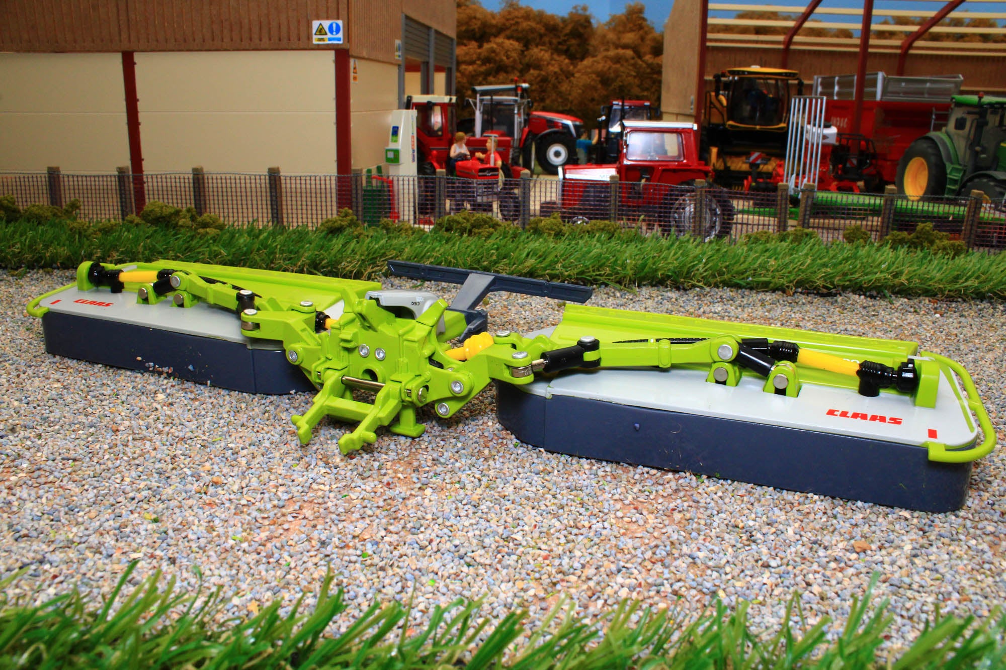 Claas Disco Rear 43303 Britains Claas Disco 1100C Rear Butterfly Mower – Brushwood Toys