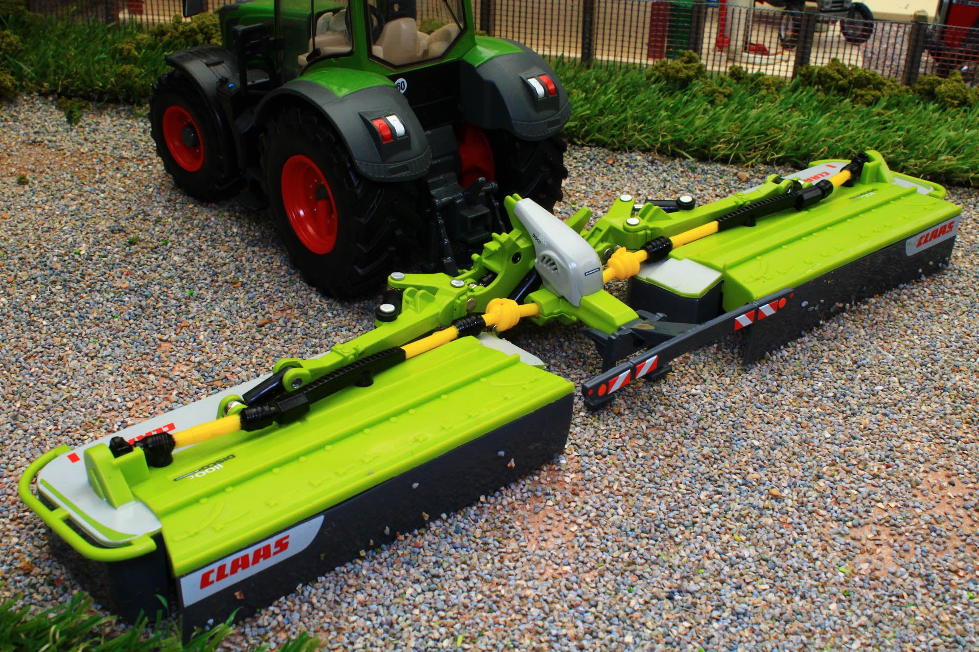 Claas Disco Rear 43303 Britains Claas Disco 1100C Rear Butterfly Mower – Brushwood Toys