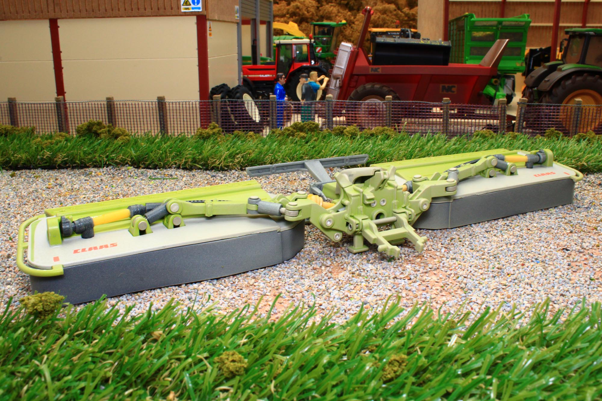 43303(W) Weathered Britains Claas Disco Rear Butterfly Mower Dusty Eff ...