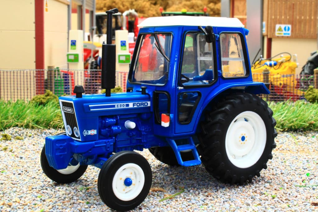 Ford 6600 tractor and yard scraper - 1:32 < Poppema Landbouwminiaturen