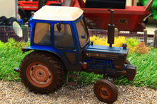 Load image into Gallery viewer, 43308(W) Weathered Britains Ford 6600 2WD Tractor