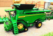 Load image into Gallery viewer, 43310 Britains &#39;Prestige Collection&#39; John Deere X9 1100 Combine Harvester