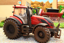 Load image into Gallery viewer, 43315(W) Weathered Britains Limited Edition Valtra T254 Versu 70th Anniversary Tractor