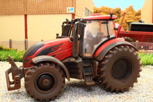 Load image into Gallery viewer, 43315(W) Weathered Britains Limited Edition Valtra T254 Versu 70th Anniversary Tractor
