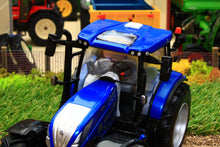 Load image into Gallery viewer, 43319 Britains New Holland T6-180 Blue Power Tractor