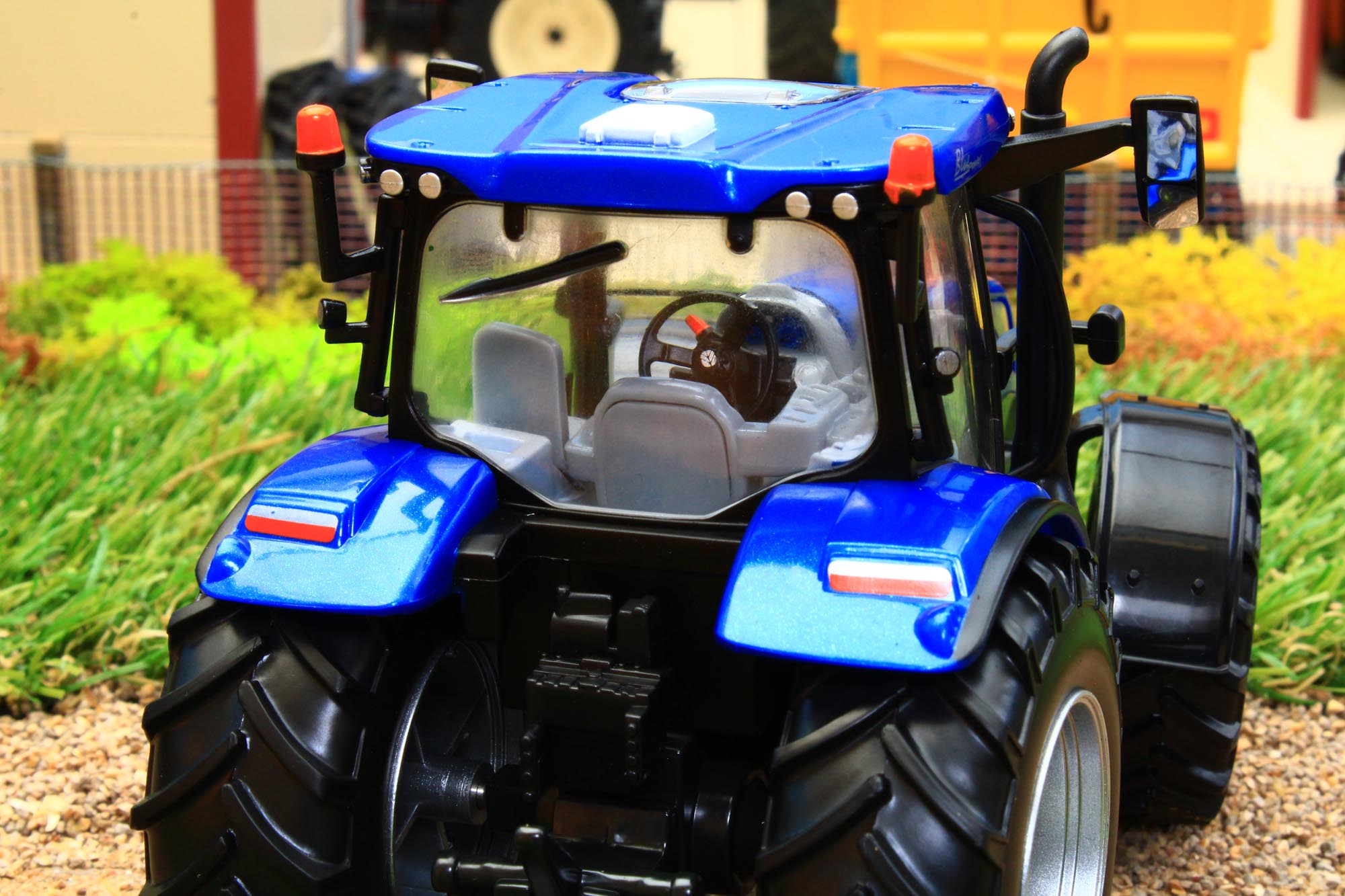Tracteur New Holland T7.315 avec une échelle de 1/32 conçu par BRITAINS sur Tracteur New Holland T7.315 avec une échelle de 1/32 conçu par BRITAINS sur