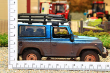 Load image into Gallery viewer, 43321 Britains Muddy Land Rover Defender