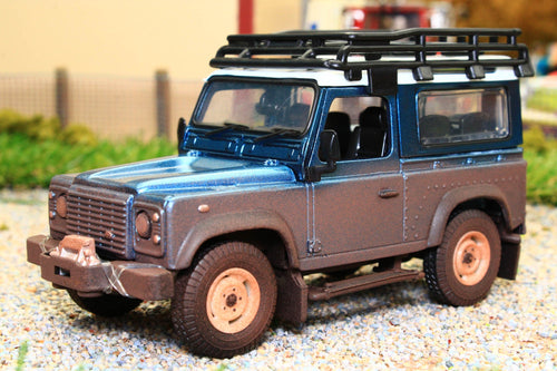 43321 Britains Muddy Land Rover Defender
