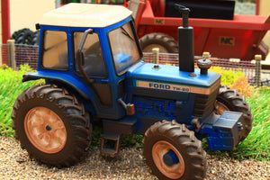 43322(W) Weathered Britains Ford TW20 4WD Tractor