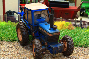 43322(W) Weathered Britains Ford TW20 4WD Tractor