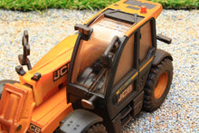 Load image into Gallery viewer, 43325 Britains(W) Weathered JCB 542-70 Agri Extra Loadall