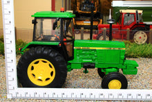 Load image into Gallery viewer, 43327 Britains Limted Edition John Deere 3140 2WD Tractor