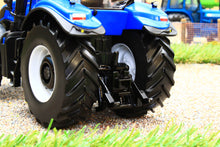 Load image into Gallery viewer, 43339 Britains New Holland T8-435 Genesis Tractor
