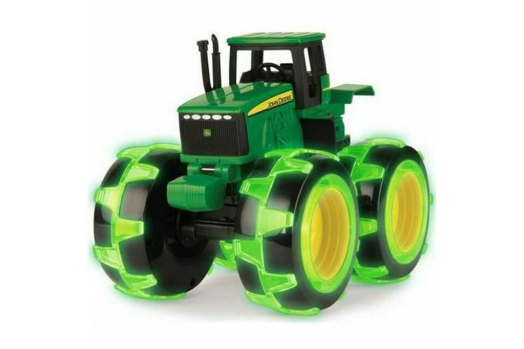 46434 BRITAINS MONSTER TREADS JOHN DEERE TRACTOR WITH LIGHT UP WHEELS
