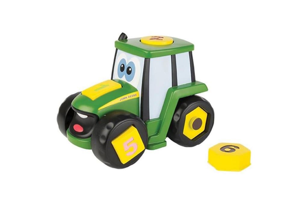 46654 BRITAINS JOHN DEERE JOHNNY THE TRACTOR LEARN AND POP SET