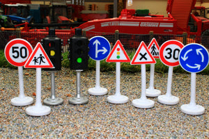 5597 SIKU 1:50 SCALE ROAD SIGN AND TRAFFIC LIGHT SET