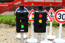 Load image into Gallery viewer, 5597 SIKU 1:50 SCALE ROAD SIGN AND TRAFFIC LIGHT SET