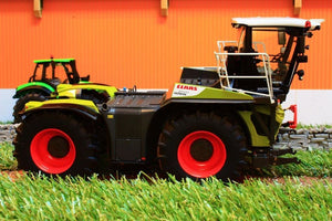We70527 Weise Claas Xerion 4000 Saddle Trac Tractors And Machinery (1:32 Scale)